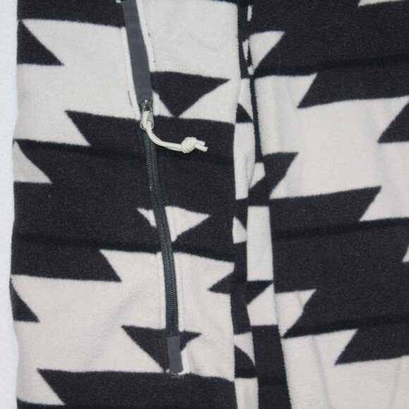 The North Face  Women White Green Geo Metric Sherpa Sweater Size Small - Picture 6 of 10